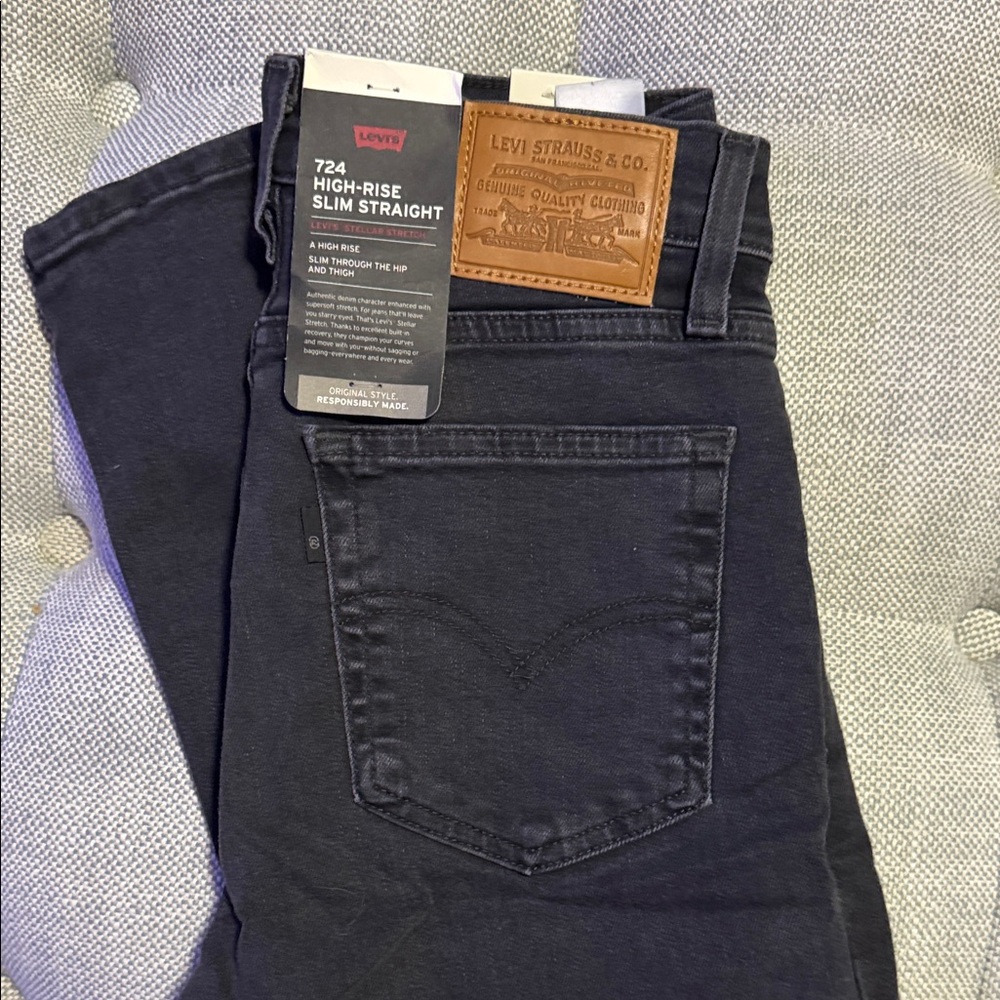 Levi's 724 High-Rise Slim Straight Black Jeans